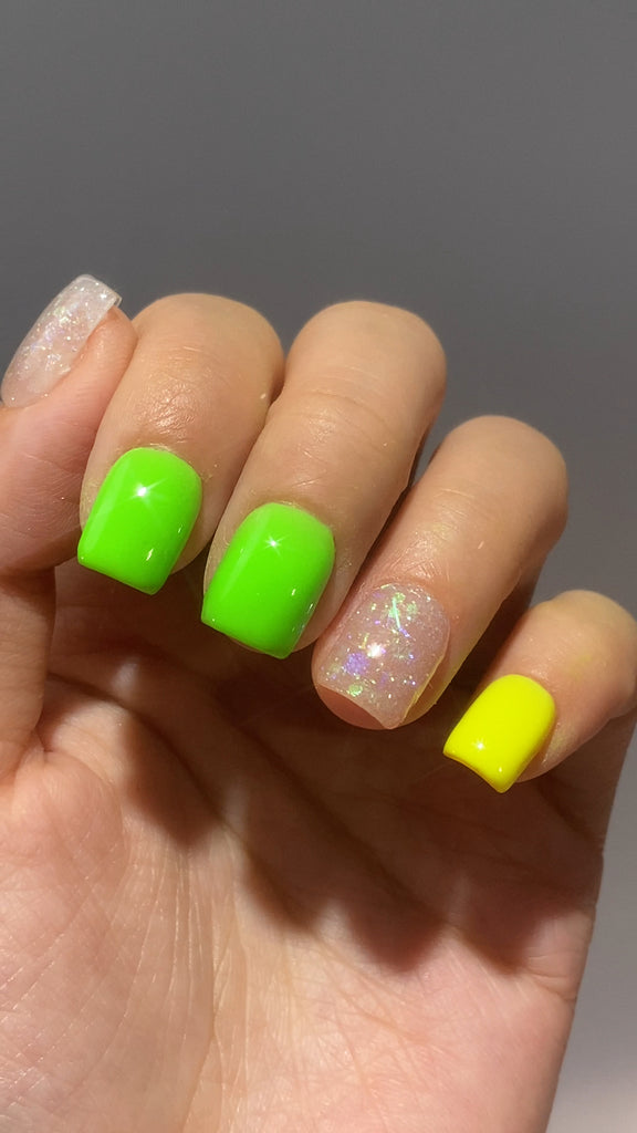 Ópalo verde y amarillo vibrante