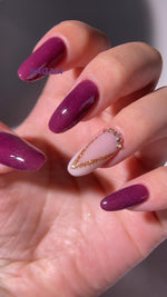 NAGAIA nail inspo